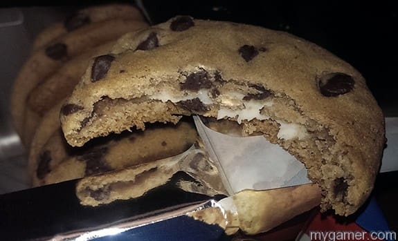 Yup, there is creme in there.